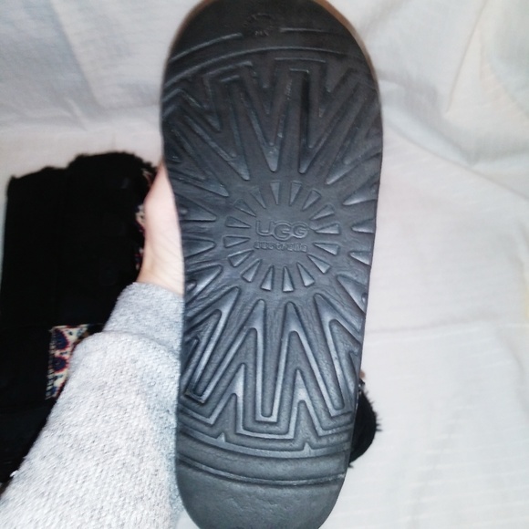 UGG (NWOT) black bailey bows tall w/ paisley - Picture 4 of 8